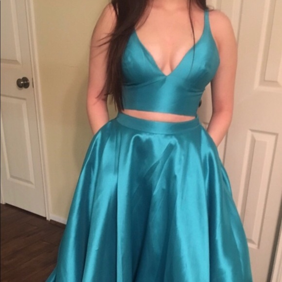 Sherri hill two-piece prom dress - Picture 3 of 3
